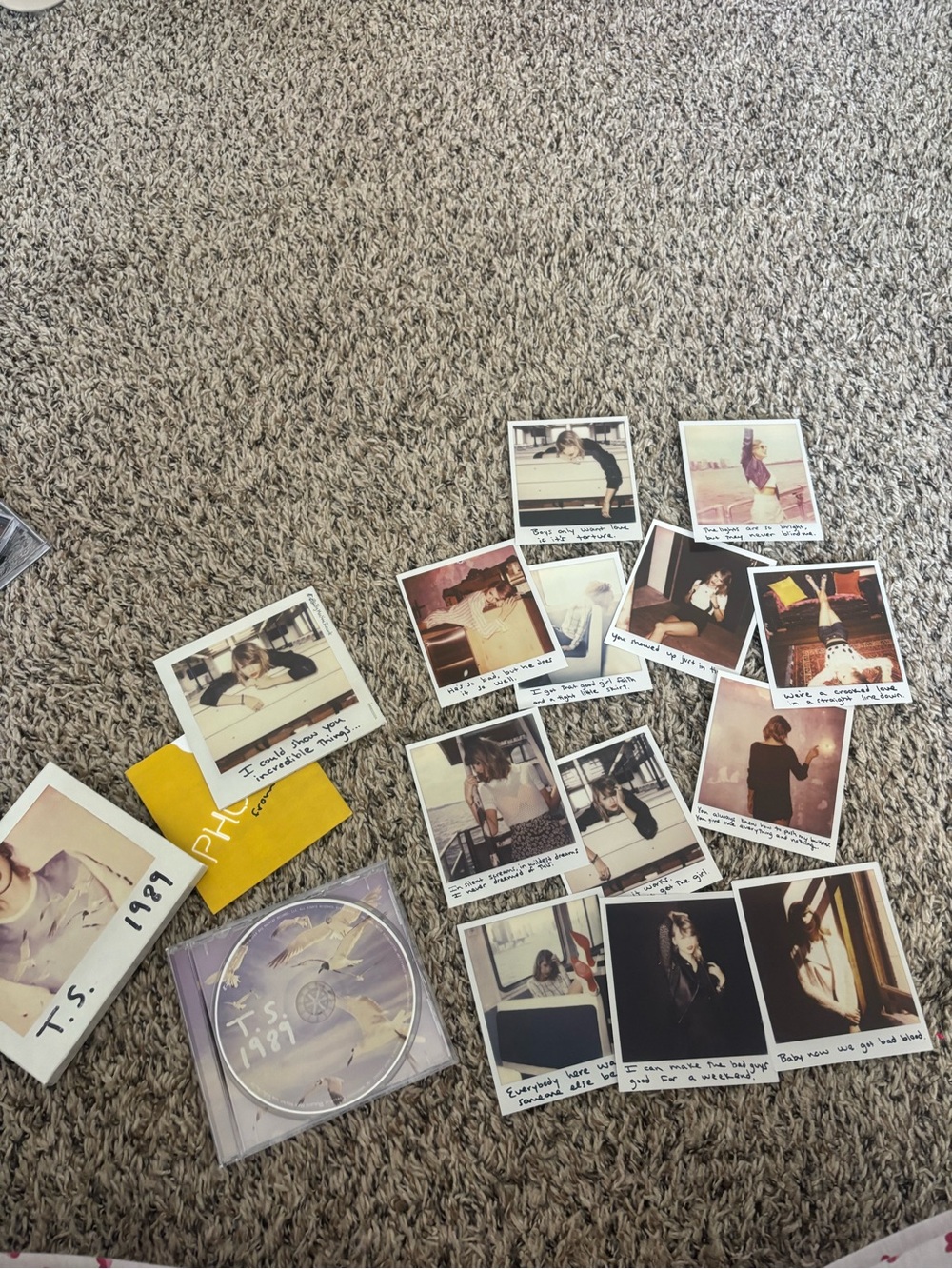 Taylor Swift 1989 CD Polaroid-Style Photo Collectible Set - White, Cream, Yellow